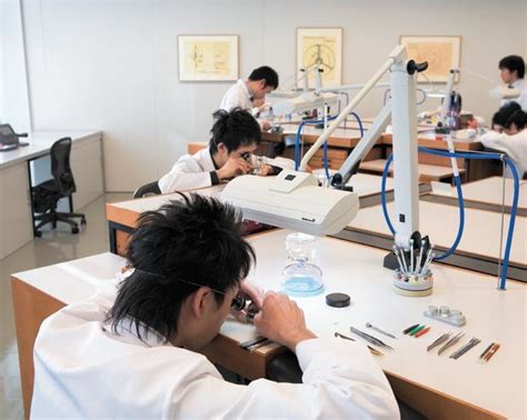 online watchmaking schools.